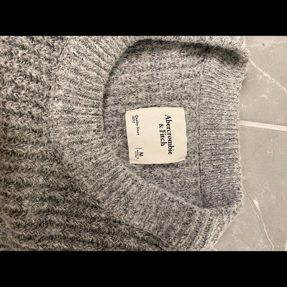 Abercrombie Knit Sweater - Picture 3 of 4
